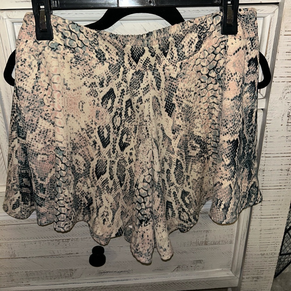Adrienne multicolored/snakeskin shorts
